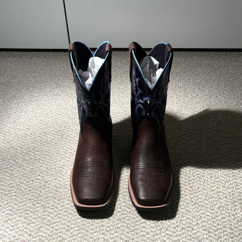 New Without Tags Ariat Brown / Black “Tombstone” Cowboy Boot Kids / Boys Size 5